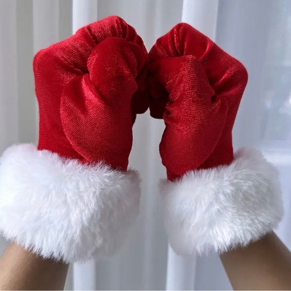 Red Santa Gloves with White Fur Trim - Picture 2 of 6